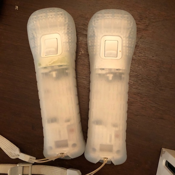 Nintendo Wii Console with White Controllers and Games - NO CORDS - UNTESTED - Picture 11 of 11